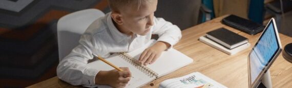 Effects of Online Learning                                                                                                                                                                                                                      `